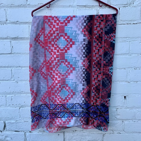 ✨Free Add-On✨ NWOT | Geometric Infinity Scarf - Picture 2 of 3
